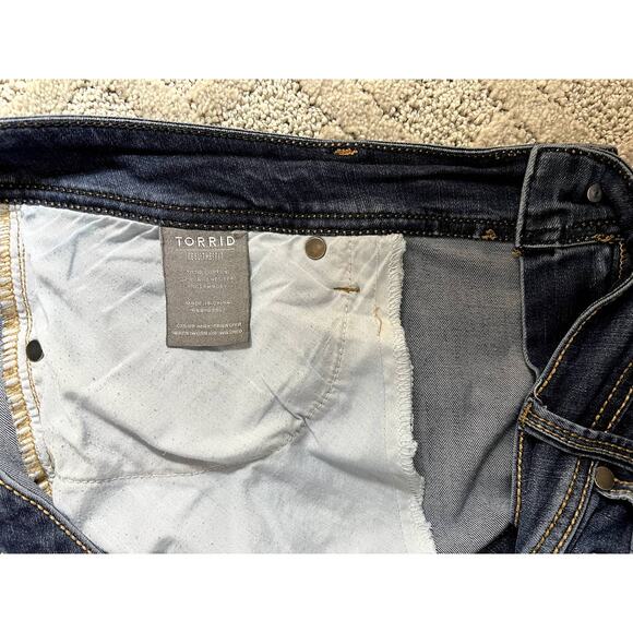Torrid Jeans Womesn 18W SHORT Bootcut Luxe Slim Boot Mid-Rise Bootcut 18WP 18WS - Picture 10 of 11